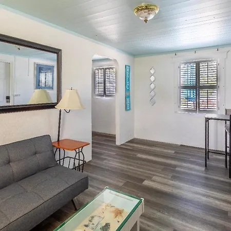 Bungalow 1 Minute From The Beach Suite #3